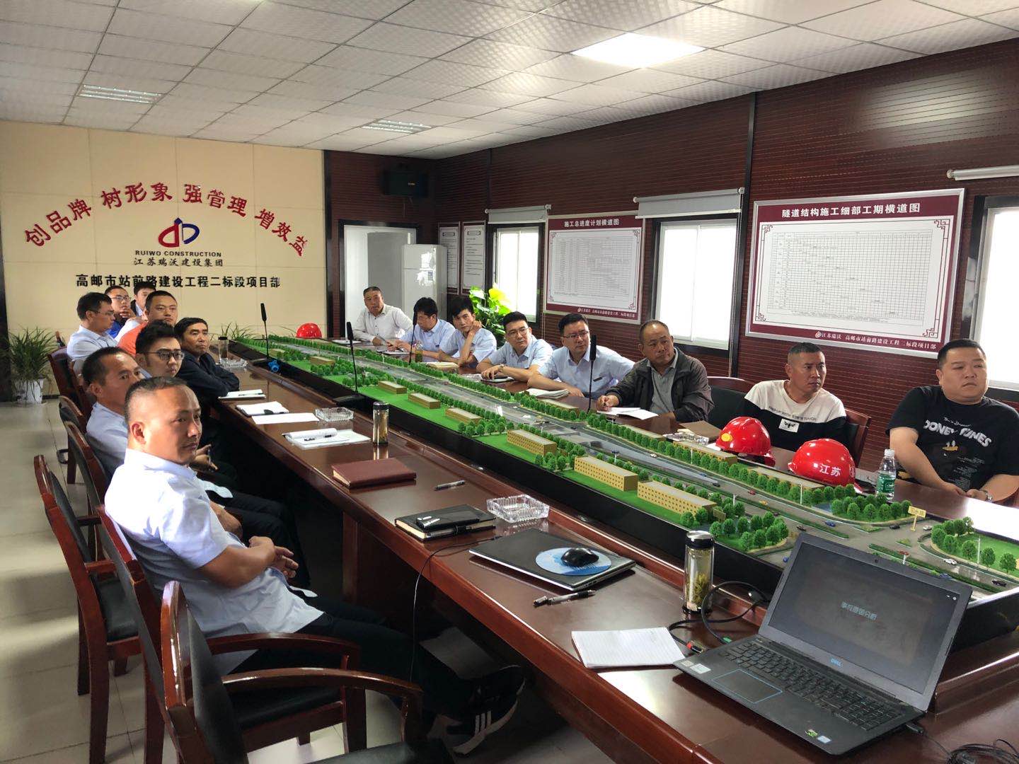 弘盛YYVIP易游集团联合举办安全月安全讲堂和观看安全警示片活动.jpg